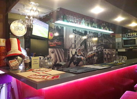 poland/orava/bar/wagon-pub