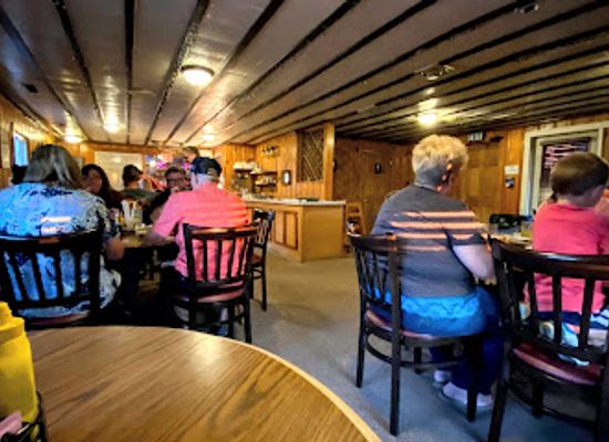 indiana/the-lakes-region/bar/wall-lake-tavern