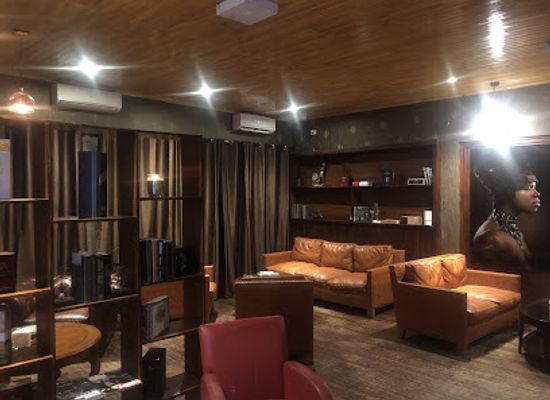 liberia/monrovia/bar/lit-cigar-lounge