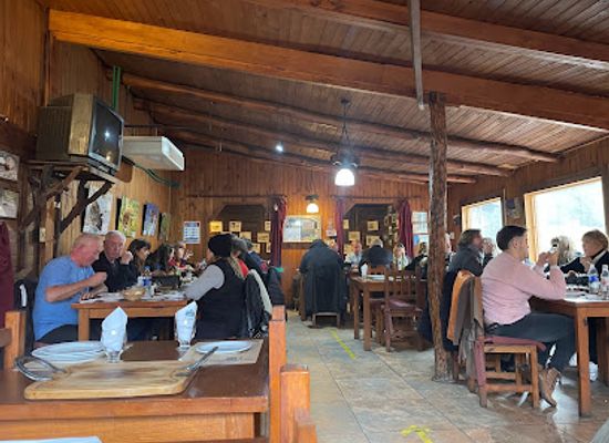 chile/tierra-del-fuego/bar/las-cotorras