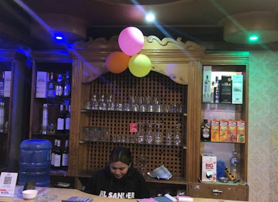 nepal/kathmandu/durbar-square/bar/old-eden-hiphop-bar