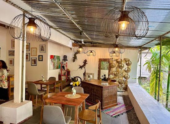 comoros/dimani/bar/cafe-dhow