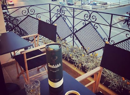 malta/gzira/bar/the-crew-cafe-bar