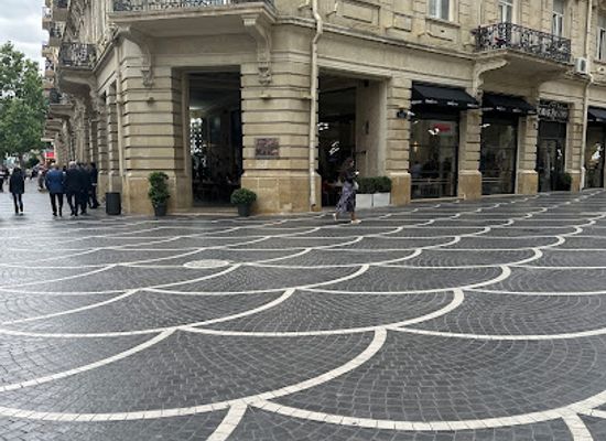 azerbaijan/baku/fountain-square/bar/dine-bar