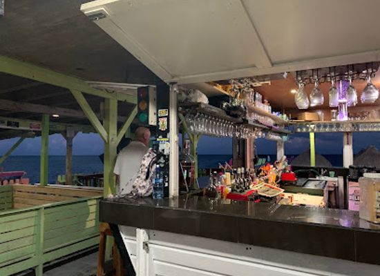 belize/the-cayes/bar/sip-n-dip