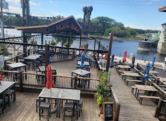 wisconsin/great-river-road/bar/muddy-waters-bar-grill