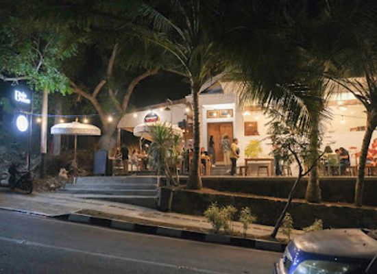 indonesia/labuan-bajo/bar/bajo-booze