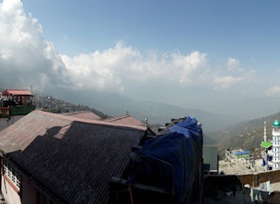 india/darjeeling/tiger-hill/bar/simla-bar-restaurant-best-party-place