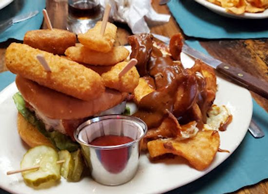 massachusetts/mount-greylock-state-reservation/bar/pine-brook-pub-boards-bites-brews