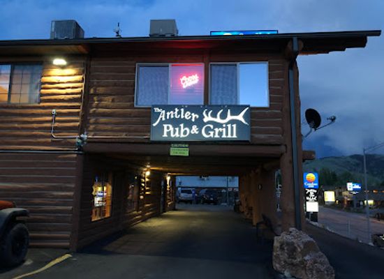 montana/gallatin-national-forest/bar/antler-pub-grill