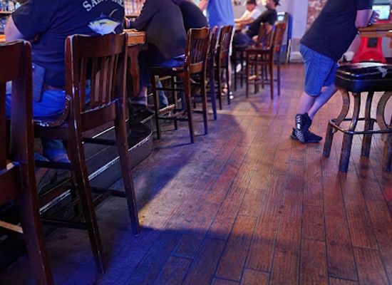 california/lodi/bar/garry-s-lounge