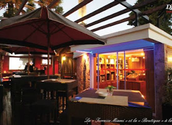 madagascar/analamanga/bar/dzama-cocktail-cafe-antananarivo