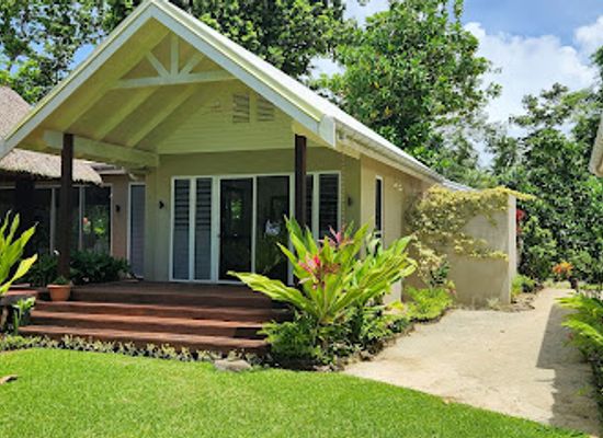 vanuatu/espiritu-santo/bar/zafrollys-beach-house