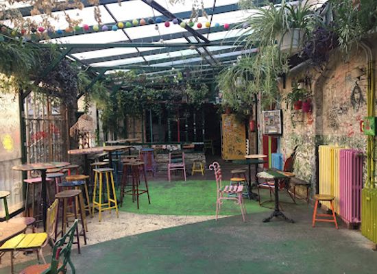 hungary/duna-ipoly-national-park/bar/ruin-bars-budapest