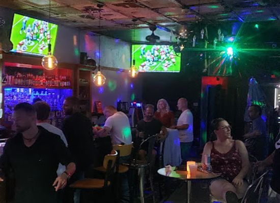 connecticut/fairfield-county/bar/frankies-sport-lounge