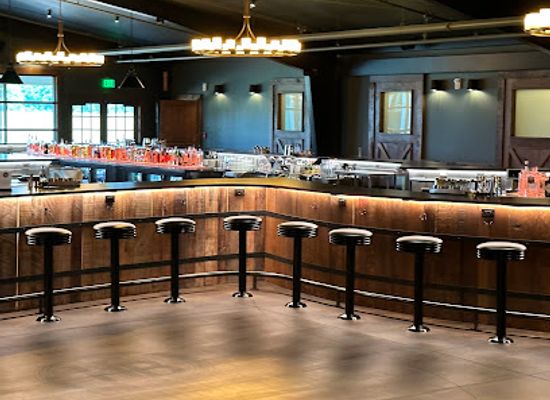 tennessee/jack-daniel-s-distillery/bar/nearest-green-distillery
