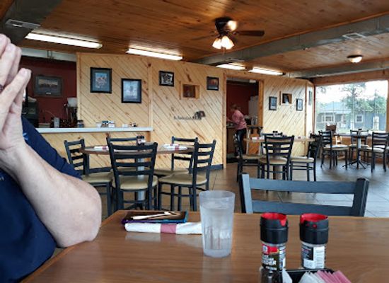 wyoming/big-horn-county/bar/mustang-cafe-bbq