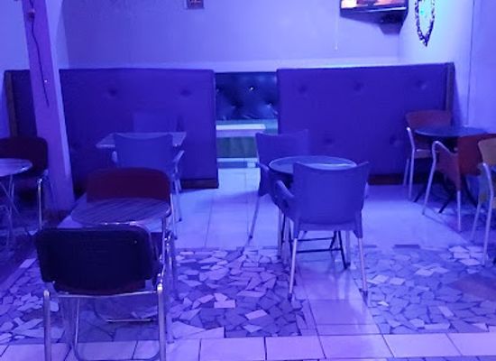 gabon/chaillu-massif/bar/wall-street-fast-food
