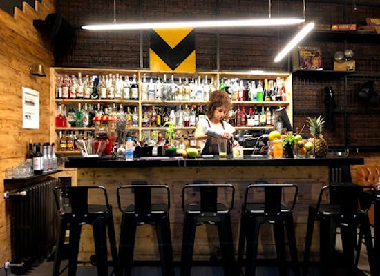 lebanon/marjeyoun/bar/drink-on-the-side
