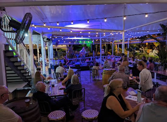australia/port-douglas/bar/the-court-house-hotel