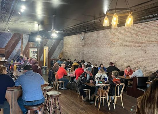 kentucky/sheltowee-trace-national-recreation-trail/bar/down-on-main