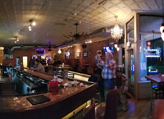 connecticut/litchfield-hills/bar/sawyers-restaurant-bar