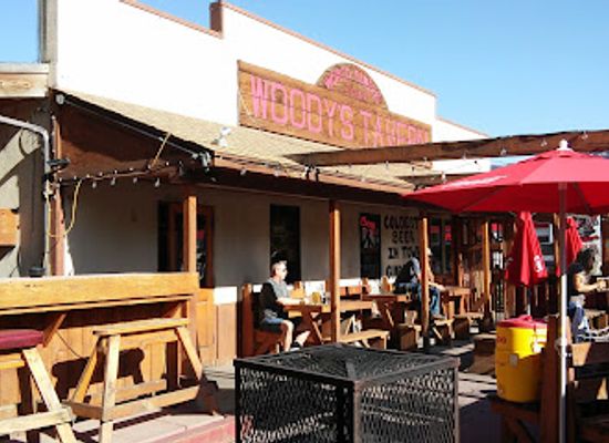 utah/moab/bar/world-famous-woody-s-tavern