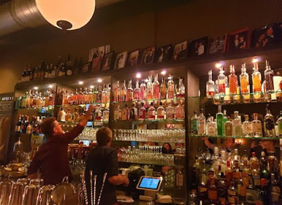 illinois/evanston/bar/ward-eight