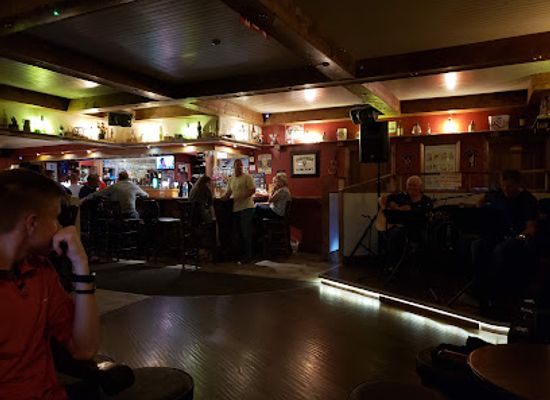 ireland/slieve-league/bar/glen-head-tavern