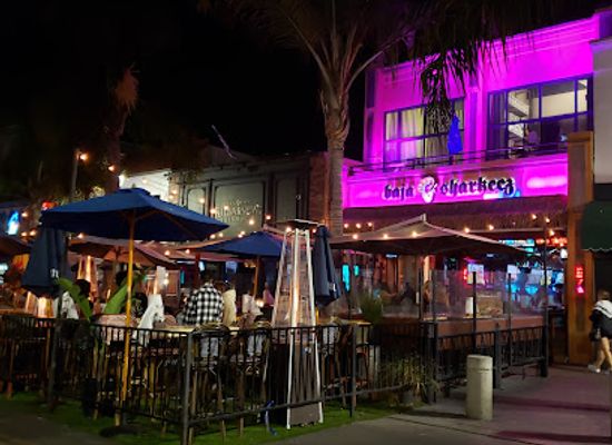 california/huntington-beach/bar/hurricanes-bar-grill
