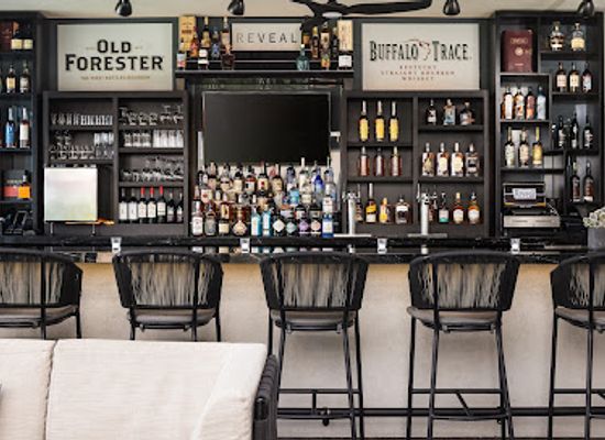 minnesota/driftless-area/bar/reveal-rooftop-bar-and-lounge