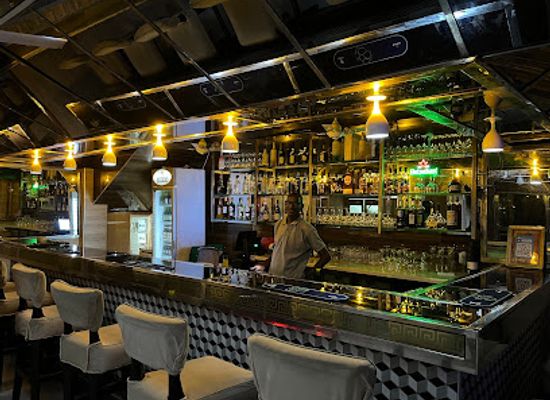 senegal/dakar/point-e/bar/golden-night-club