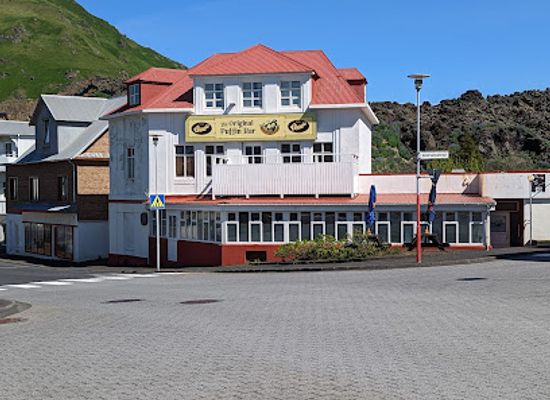 iceland/landmannalaugar/bar/lundinn-original-puffin-bar