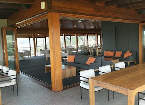 australia/whitsunday-islands/bar/clubhouse