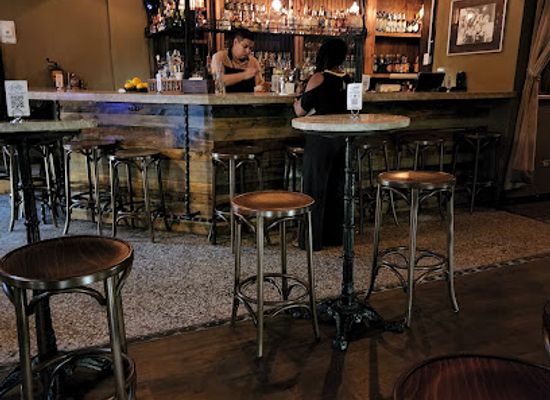 illinois/driftless-area/bar/brando-s-speakeasy