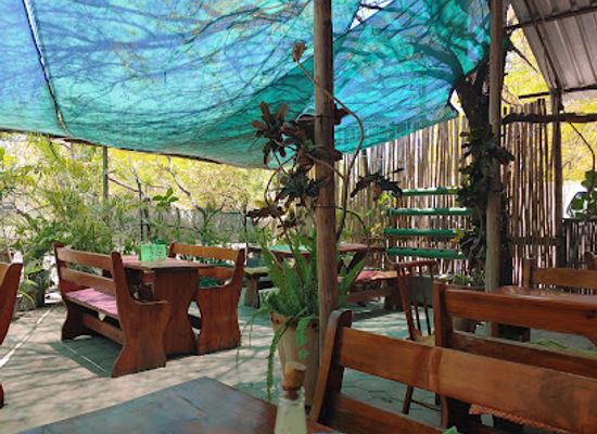 botswana/moremi-game-reserve/bar/hilary-s-restaurant