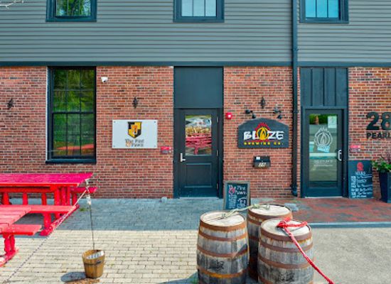 maine/biddeford/bar/the-pint-and-pawn