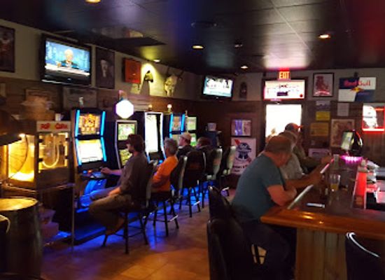 illinois/western-illinois/bar/western-tap