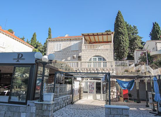croatia/dubrovnik/lapad/bar/promenada