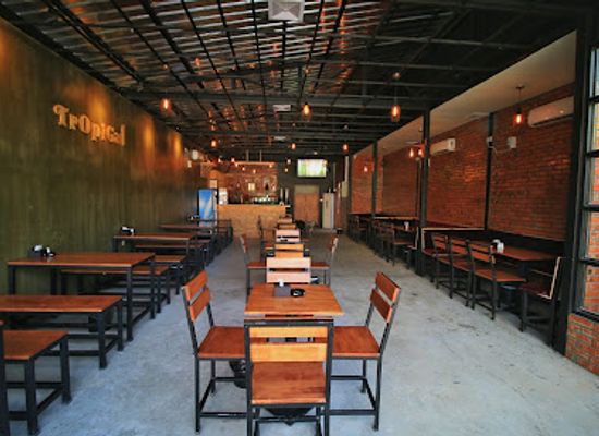 myanmar-burma/golden-triangle/bar/tropical-bar-restaurant