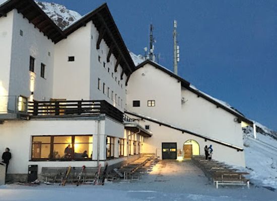 austria/karwendel-mountains/bar/cloud-9-iglu-bar-innsbruck
