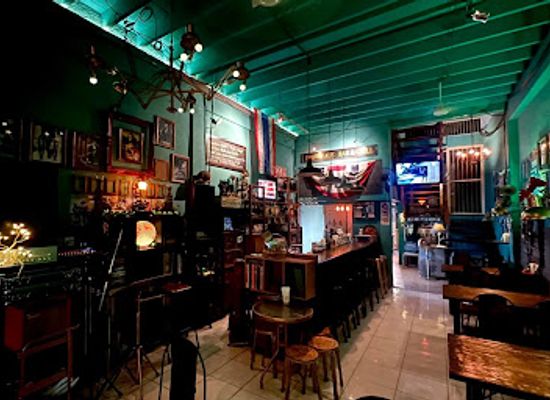 thailand/ayutthaya/wat-mahathat/bar/brown-ale-ayutthaya