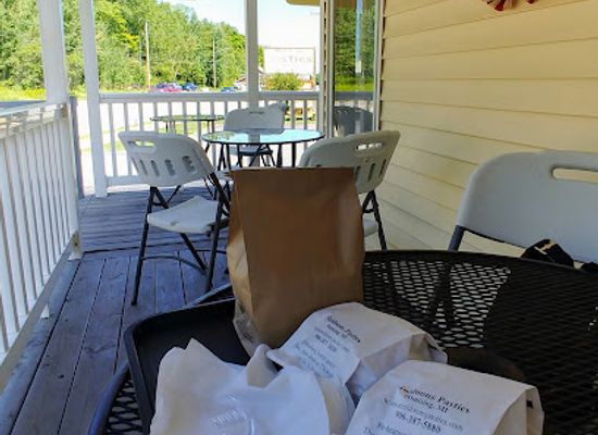 michigan/pictured-rocks-national-lakeshore/bar/muldoons-pasties-gifts