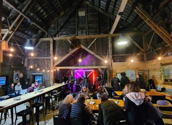 maine/somerset-county/bar/the-farmhouse-beer-garden