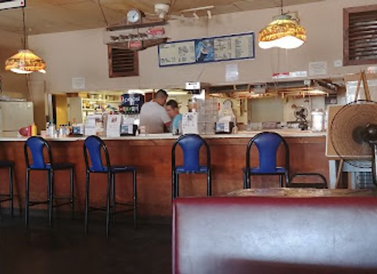kansas/gypsum-hills/bar/lewis-pub