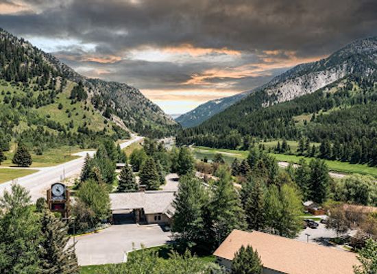 wyoming/lincoln-county/bar/flying-saddle-resort
