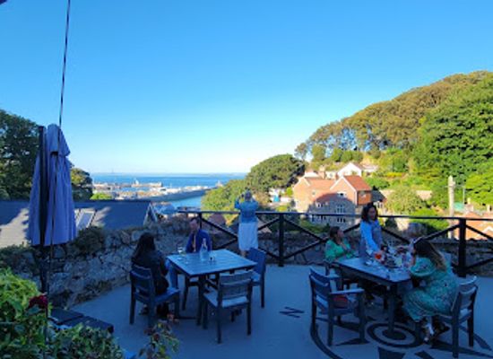 guernsey/vazon-bay/bar/copenhagen-bar-and-grill