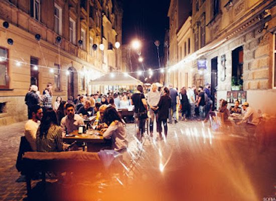 ukraine/lviv/old-town/bar/the-room-wine-bar