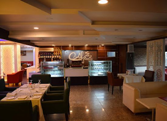 india/kashmir-great-lakes/bar/7c-s-cafe-n-fine-dine