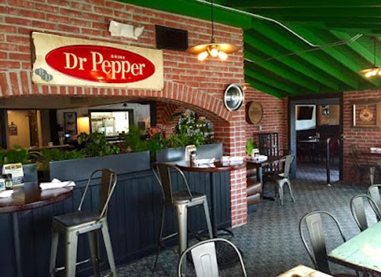 connecticut/windham-county/bar/black-dog-bar-and-grille